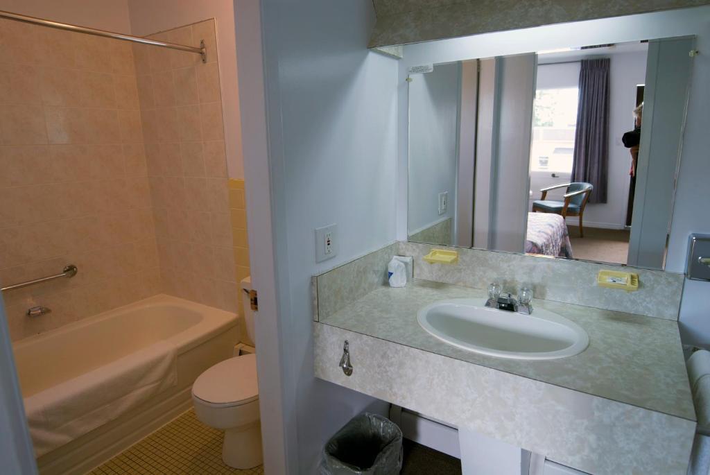 Daigle'S Motel Saint Leonard Room photo