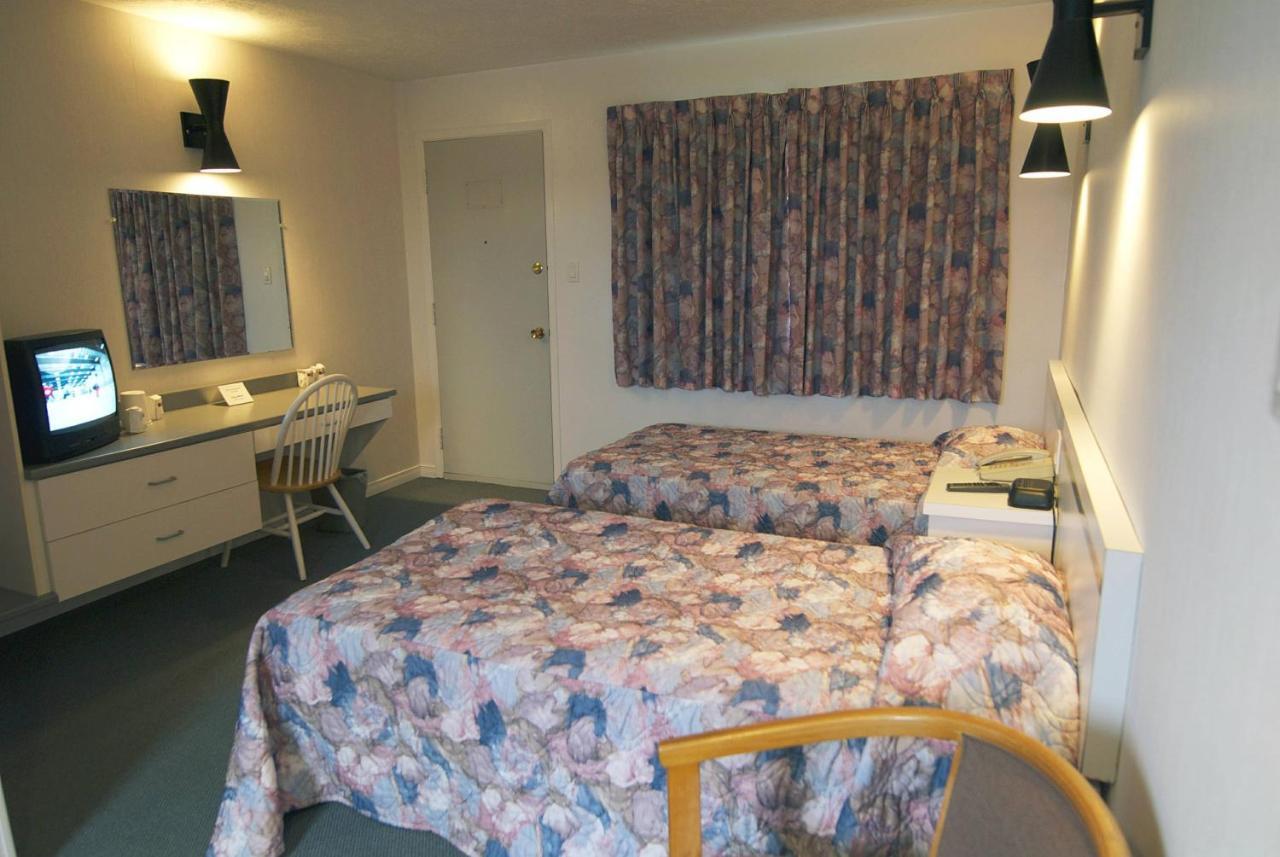 Daigle'S Motel Saint Leonard Room photo